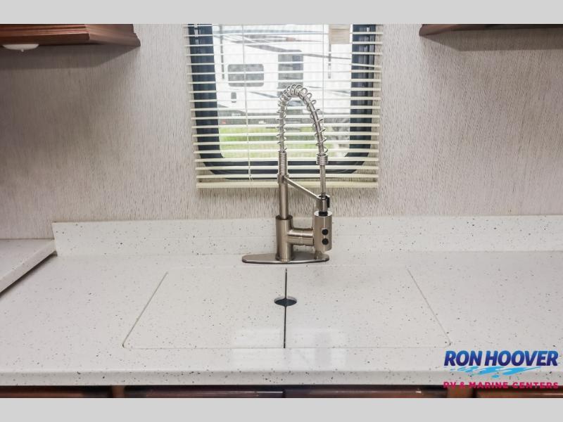 used Fifth Wheel Trailers Heartland RV ElkRidge for sale, in Katy, TX Thumbnail 18