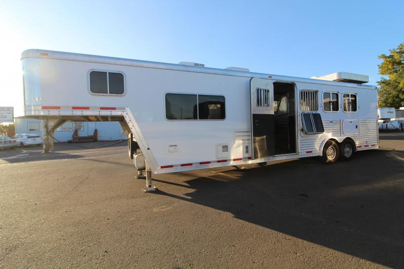 2007 Featherlite 4 Horse LQ 10' SW-Hay Rack-Mangers-Dinette-Oven-Rear Ramp 2007 Featherlite 4 Horse LQ 10' SW-Hay Rack-Mangers-Dinette-Oven-Rear Ramp