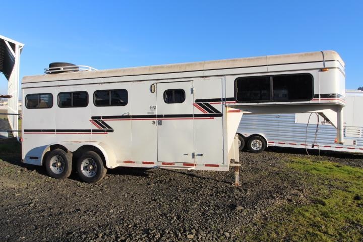1996 Sundowner 3 Horse Gooseneck - Foldable Rear Tackroom - Padded Dividers - Drop Down Headside Windows - Hayrack & Ladder - 1996 Sundowner 3 Horse Gooseneck - Foldable Rear Tackroom - Padded Dividers - Drop Down Headside Windows - Hayrack & Ladder -