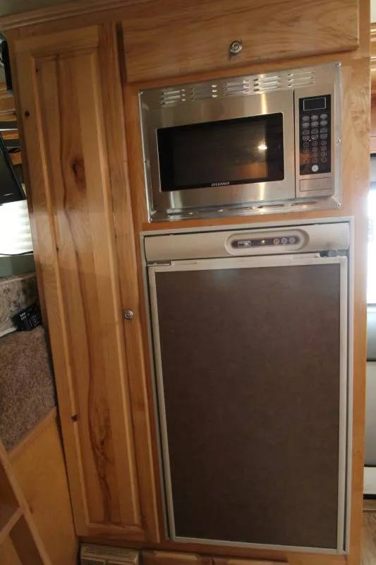 used Horse Trailers Classic Manufacturing  for sale, in Woodland, WA Thumbnail 5