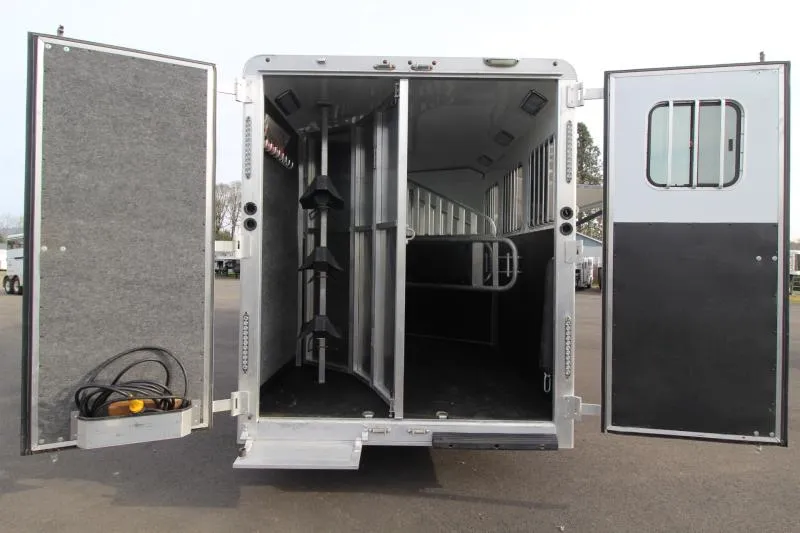 used Horse Trailers Merhow Trailers  for sale, in Woodland, WA Thumbnail 19