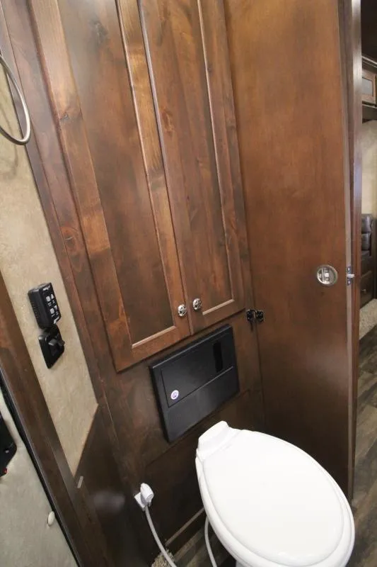 used Horse Trailers Merhow Trailers  for sale, in Woodland, WA Thumbnail 16