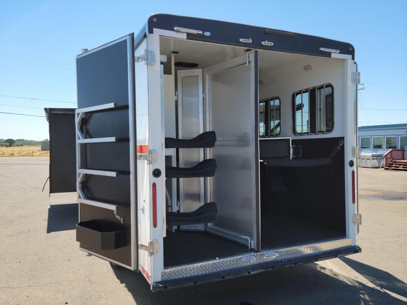 2023 Bison Ranger 3h LQ *PRICE REDUCED BY 5700* Sofa in Slide Out