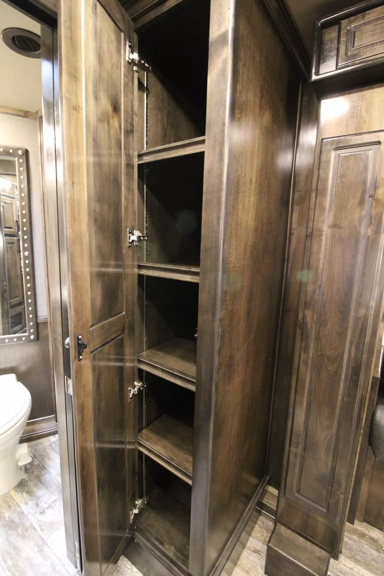 used Horse Trailers Platinum Coach  for sale, in Woodland, WA Thumbnail 13