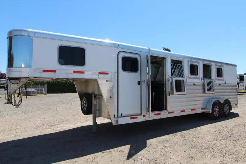 2021 Exiss 7500 - 5 Horse Aluminum Trailer - Rear Tack - Easy Care hoof grip flooring - Large Dressing room