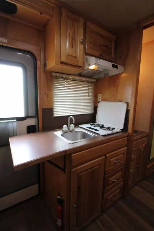 used Horse Trailers Classic Manufacturing  for sale, in Woodland, WA Thumbnail 12