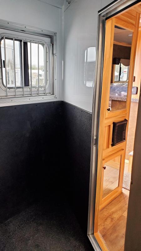 2020 Exiss 7204 4 S W Solid Wood Upgrade Easy Care Flooring Electric Awning 2 Horse Trailer Price Reduced 2000 Horse Trailers For Sale Double J Trailers In Woodland And Southwest Washington Portland And Vancouver Or