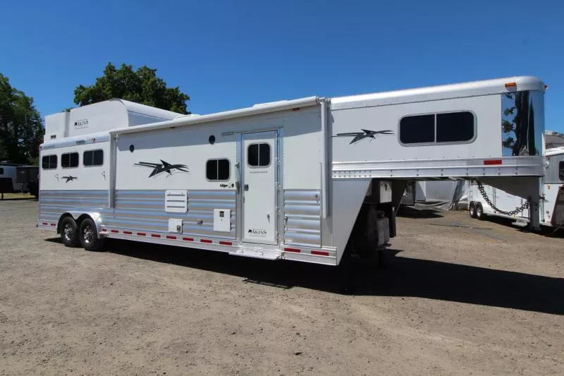 used Horse Trailers Platinum Coach  for sale, in Woodland, WA Thumbnail 29