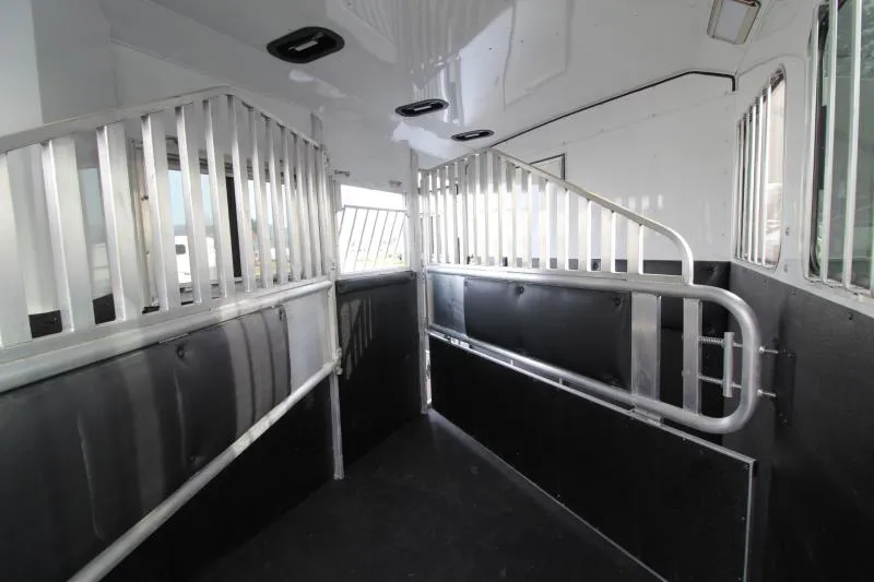 used Horse Trailers Merhow Trailers  for sale, in Woodland, WA Thumbnail 23