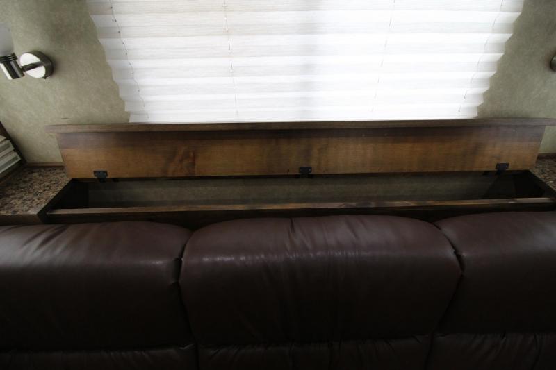 used Horse Trailers Logan Coach  for sale, in Woodland, WA Thumbnail 15