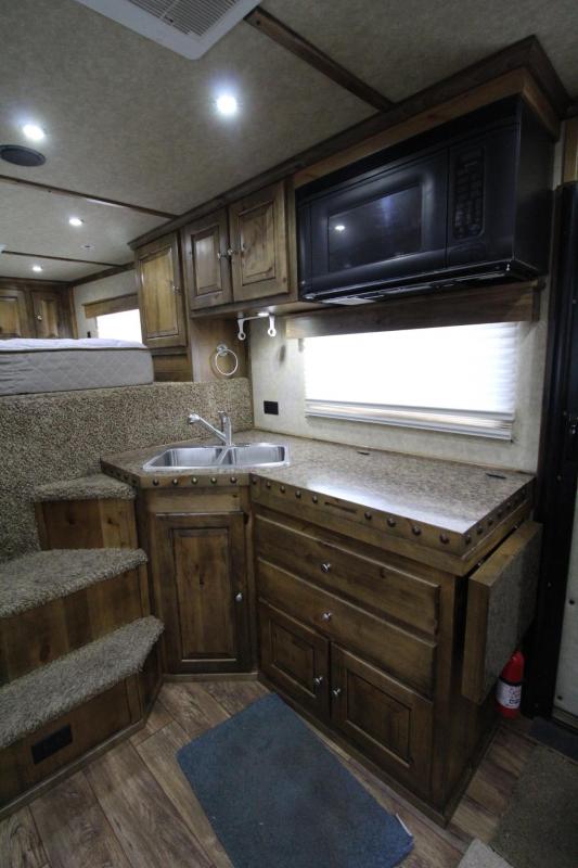 used Horse Trailers Logan Coach  for sale, in Woodland, WA Thumbnail 13
