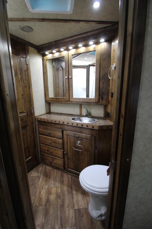 used Horse Trailers Logan Coach  for sale, in Woodland, WA Thumbnail 16