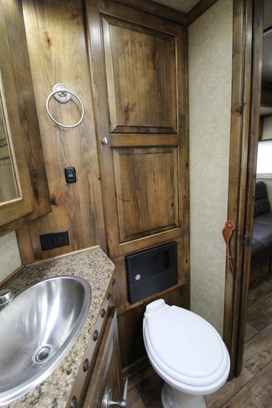 used Horse Trailers Logan Coach  for sale, in Woodland, WA Thumbnail 17