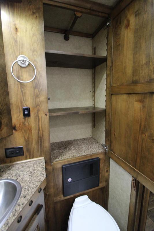 used Horse Trailers Logan Coach  for sale, in Woodland, WA Thumbnail 18