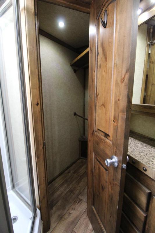 used Horse Trailers Logan Coach  for sale, in Woodland, WA Thumbnail 20