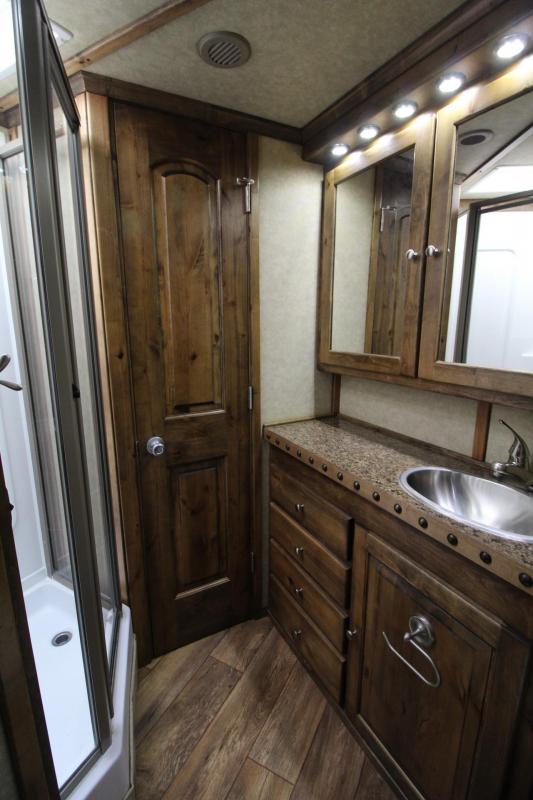 used Horse Trailers Logan Coach  for sale, in Woodland, WA Thumbnail 19