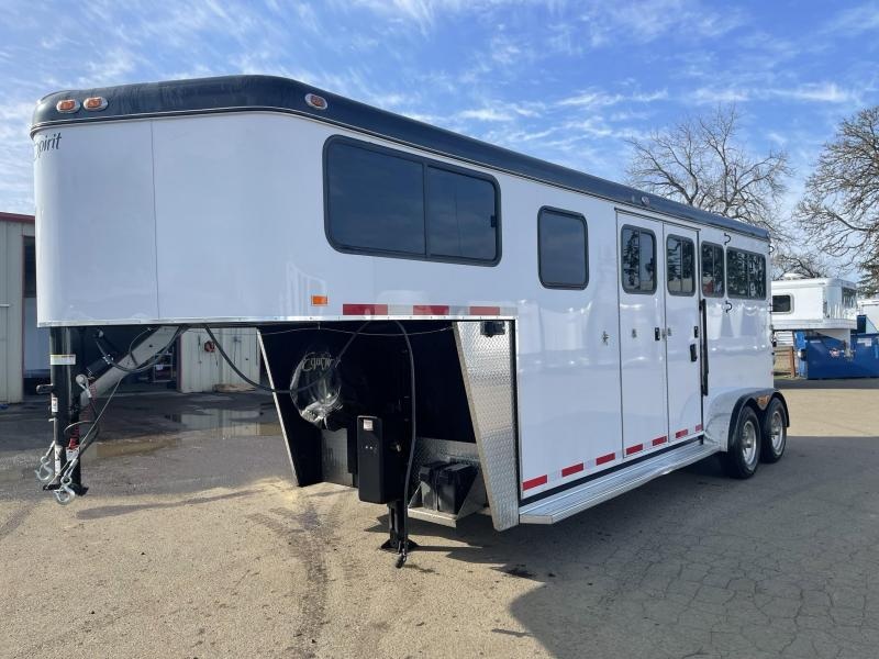 2017 Equispirit 2H Straightload GN - Rear Ramp - Two Side Tacks! - Feed Bags - Saddle Rack - Hydraulic Jack - Warmblood Size 2017 Equispirit 2H Straightload GN - Rear Ramp - Two Side Tacks! - Feed Bags - Saddle Rack - Hydraulic Jack - Warmblood Size