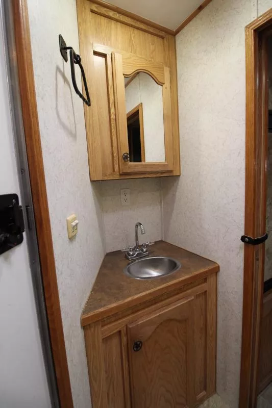 used Horse Trailers Kiefer Manufacturing  for sale, in Woodland, WA Thumbnail 18