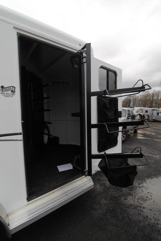 2018 Trails West CLASSIC 2 HORSE TRAILER DROP DOWN WINDOWS WATER TANK Horse Trailers For