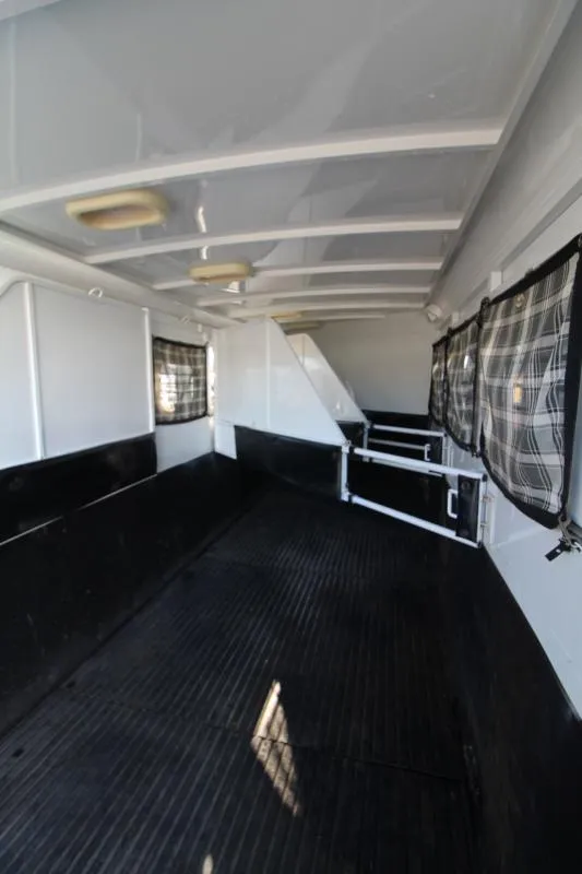 used Horse Trailers Logan Coach  for sale, in Woodland, WA Thumbnail 9