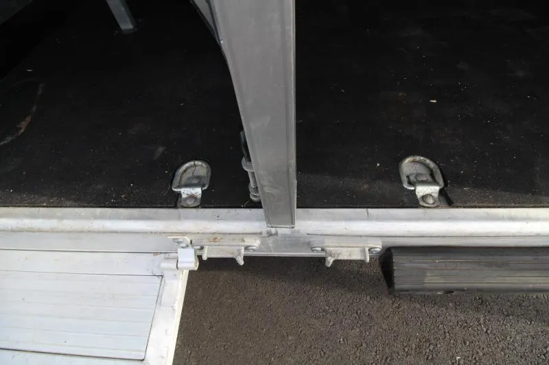 used Horse Trailers Merhow Trailers  for sale, in Woodland, WA Thumbnail 21