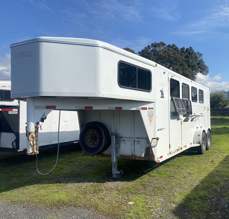 2004 Titan Trailers 4 Horse Trailer 2004 Titan Trailers 4 Horse Trailer