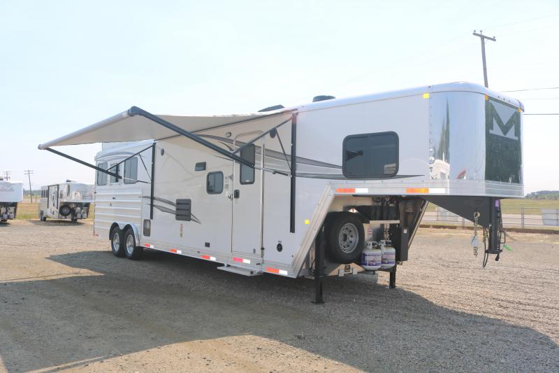 2022 Merhow Trailers 8313 Horse Trailer 2022 Merhow Trailers 8313 Horse Trailer