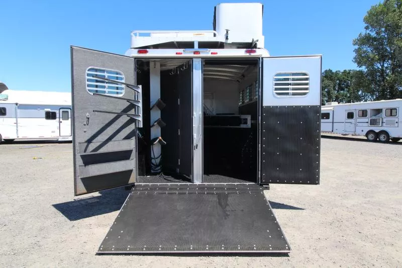 used Horse Trailers Platinum Coach  for sale, in Woodland, WA Thumbnail 23