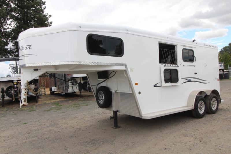 2007 Trails West Classic 3 Horse Trailer 7x12 LQ Angled Mid Tack