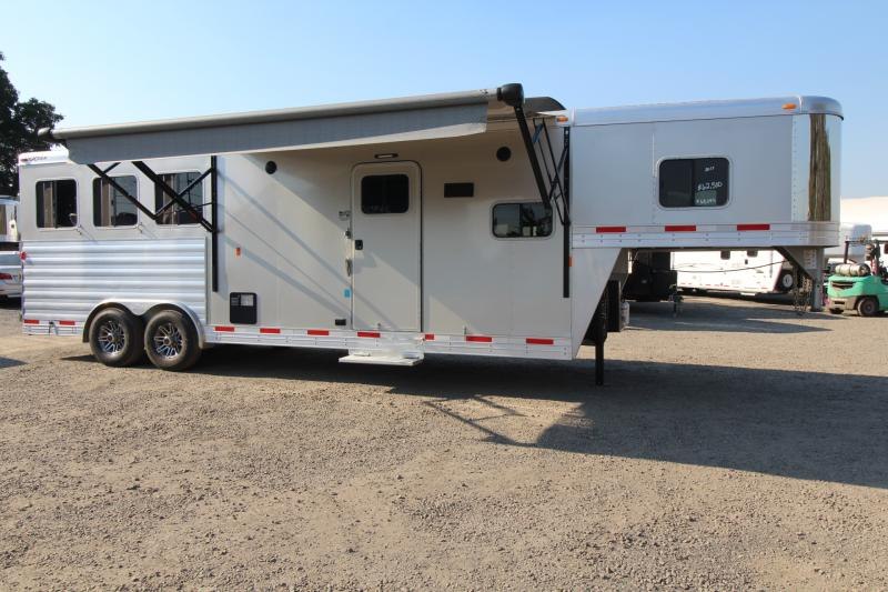 2017 Exiss 8310 - 10ft SW Living Quarters 3 Horse Aluminum Trailer 2017 Exiss 8310 - 10ft SW Living Quarters 3 Horse Aluminum Trailer