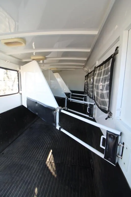 used Horse Trailers Logan Coach  for sale, in Woodland, WA Thumbnail 8