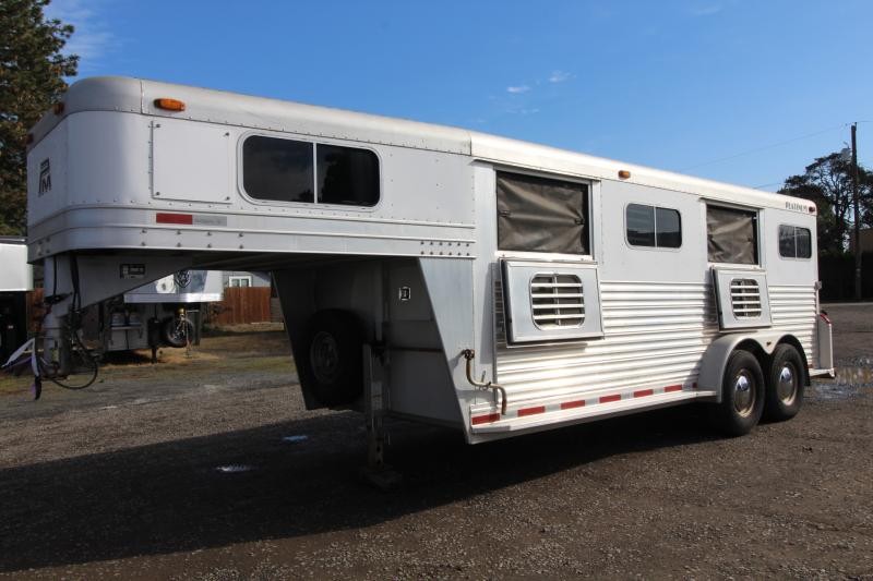 2005 Platinum Coach 18 foot GN Stock Trailer - Adjustable Sliding Gates - Drop down windows - Fans - Side Door 2005 Platinum Coach 18 foot GN Stock Trailer - Adjustable Sliding Gates - Drop down windows - Fans - Side Door