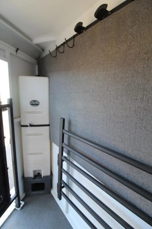 used Horse Trailers Logan Coach  for sale, in Woodland, WA Thumbnail 5