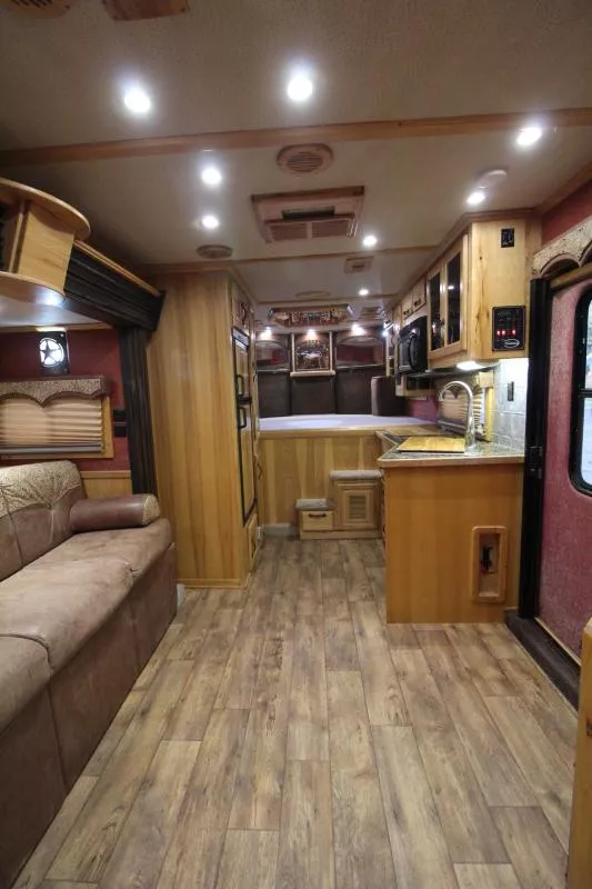 used Horse Trailers Sundowner Trailers  for sale, in Woodland, WA Thumbnail 5