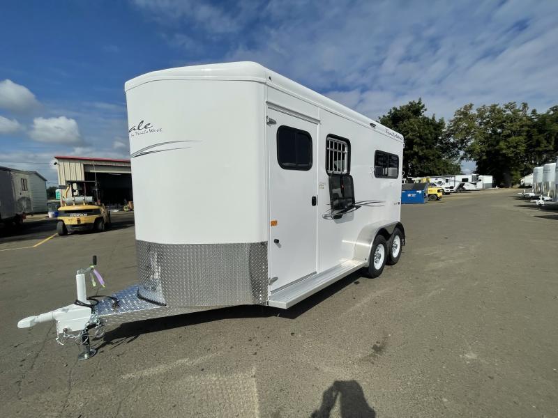 2023 Trails West Royale SxST 2 Horse Straightload - Warmblood Size - Ramp - Bench Style Water Tank - Pass thru Door - Mangers 2023 Trails West Royale SxST 2 Horse Straightload - Warmblood Size - Ramp - Bench Style Water Tank - Pass thru Door - Mangers