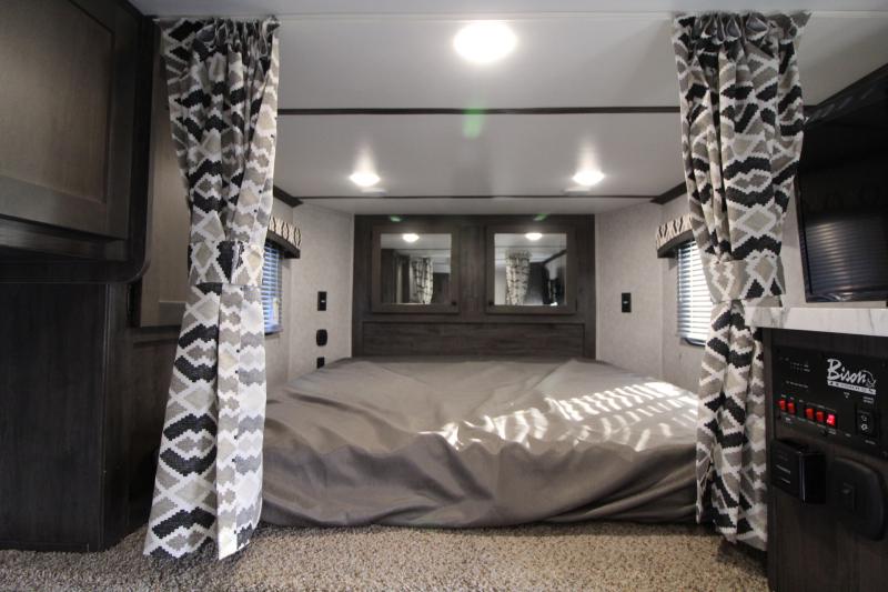 2023 Bison Silverado 7208 8ft SW Living Quarters 2 Horse Aluminum