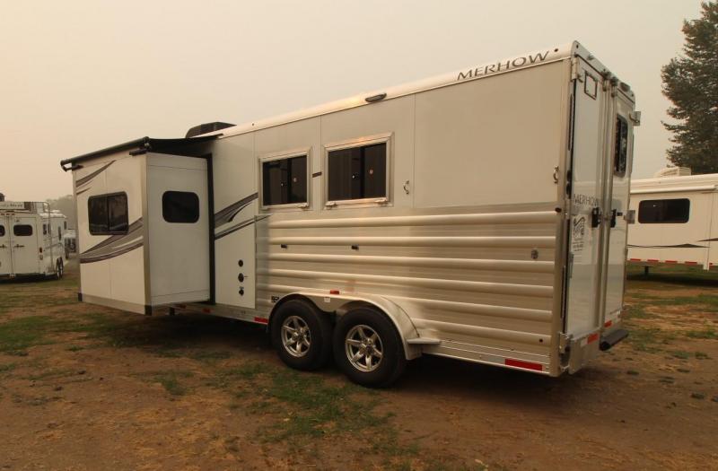 2021 Merhow 2 Horse LQ Trailer Slide Out Stud Divider