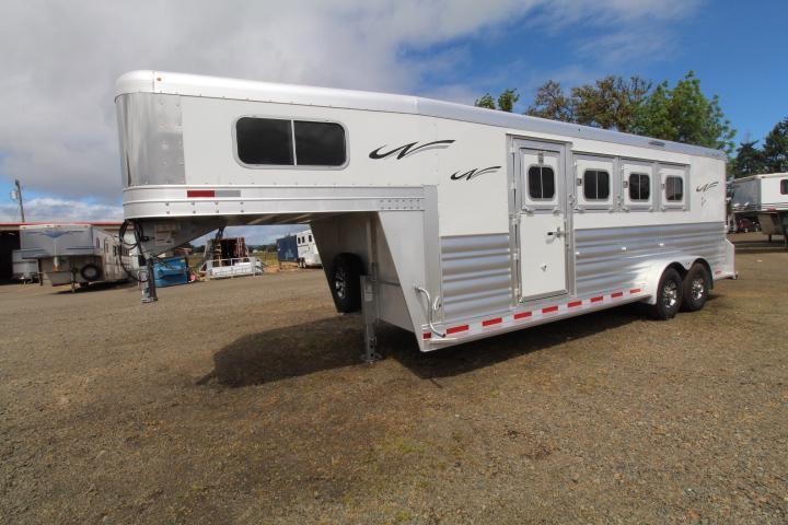 2021 Platinum Coach 4 Horse Gooseneck-Easy Care Floor-Swing Out Saddle
