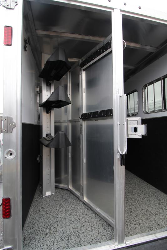 2023 Featherlite 7541 5 Horse Trailer 7' 6" Tall Rear Tack