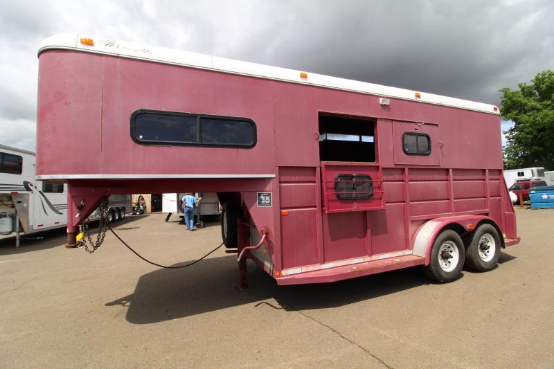 1994 Charmac Trailers 2 Horse Gooseneck Horse Trailer Single Swing