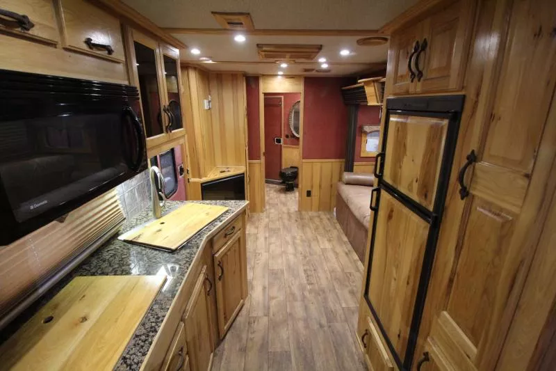 used Horse Trailers Sundowner Trailers  for sale, in Woodland, WA Thumbnail 4