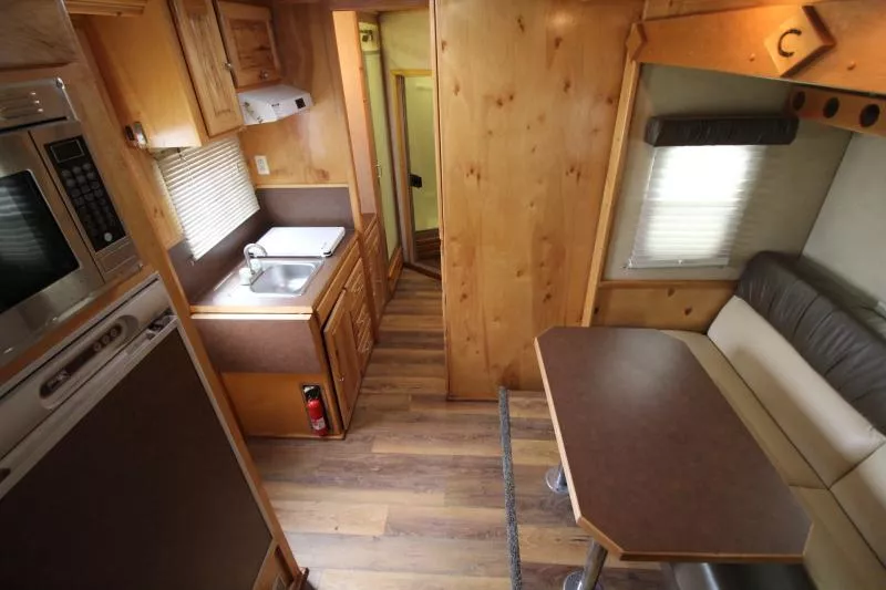 used Horse Trailers Classic Manufacturing  for sale, in Woodland, WA Thumbnail 9