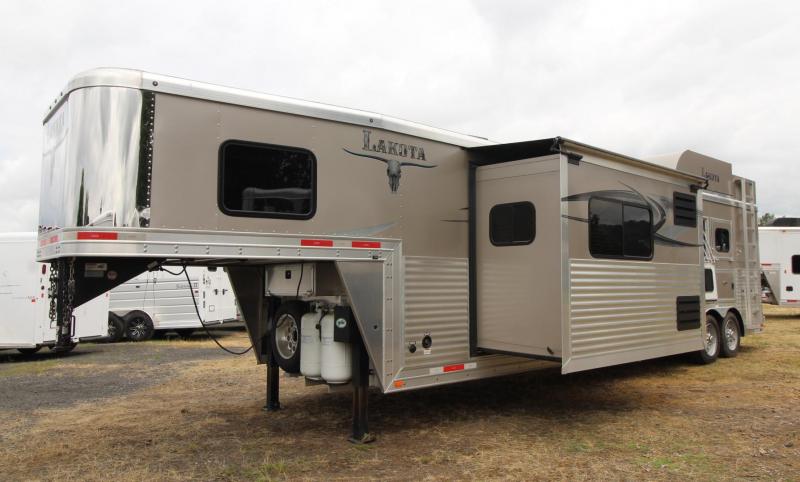 2015 Lakota Bighorn 16ft SW Living Quarters With GENERATOR 3 Horse Trailer 2015 Lakota Bighorn 16ft SW Living Quarters With GENERATOR 3 Horse Trailer