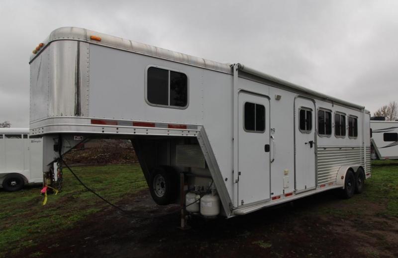 2006 Featherlite 4 HORSE TRAILER LQ - ESCAPE DOOR - DROP DOWN WINDOWS 2006 Featherlite 4 HORSE TRAILER LQ - ESCAPE DOOR - DROP DOWN WINDOWS