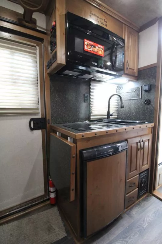 used Horse Trailers Trails West Manufacturing  for sale, in Woodland, WA Thumbnail 7