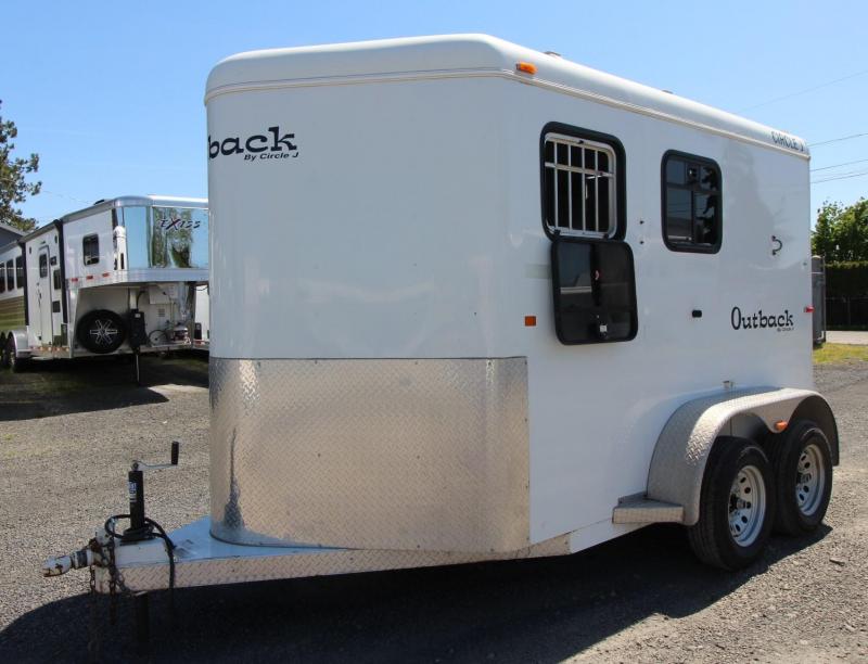 2004 Circle J Outback 2 Horse Trailer - Adjustable Divider 2004 Circle J Outback 2 Horse Trailer - Adjustable Divider