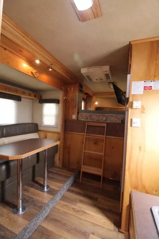 used Horse Trailers Classic Manufacturing  for sale, in Woodland, WA Thumbnail 3