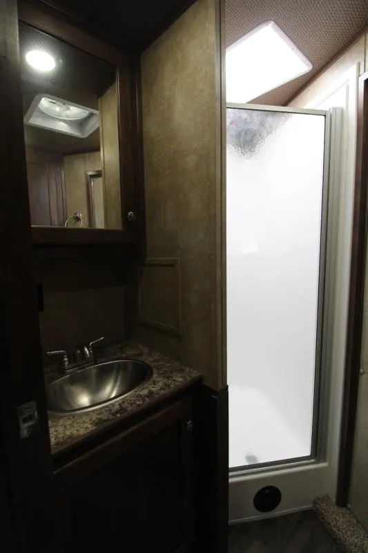 used Horse Trailers Merhow Trailers  for sale, in Woodland, WA Thumbnail 13