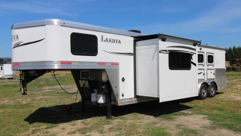 2015 Lakota CHARGER 3 HORSE TRAILER - SLIDE OUT 2015 Lakota CHARGER 3 HORSE TRAILER - SLIDE OUT