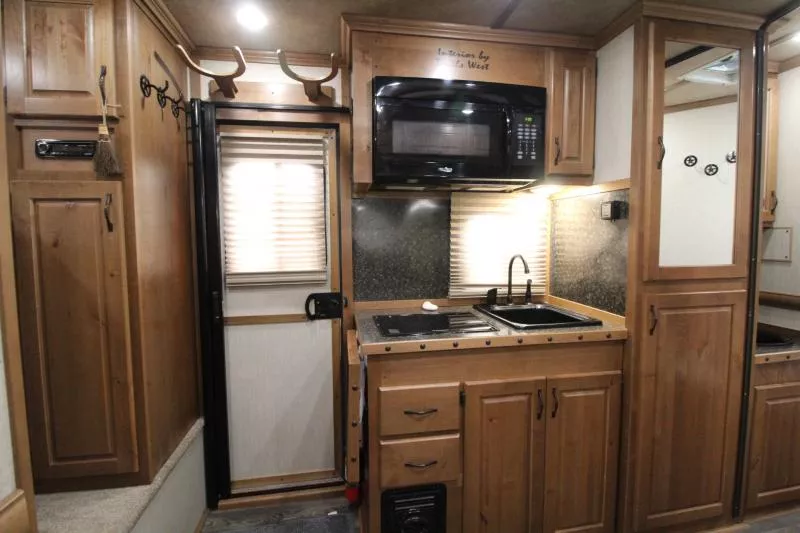 used Horse Trailers Trails West Manufacturing  for sale, in Woodland, WA Thumbnail 9